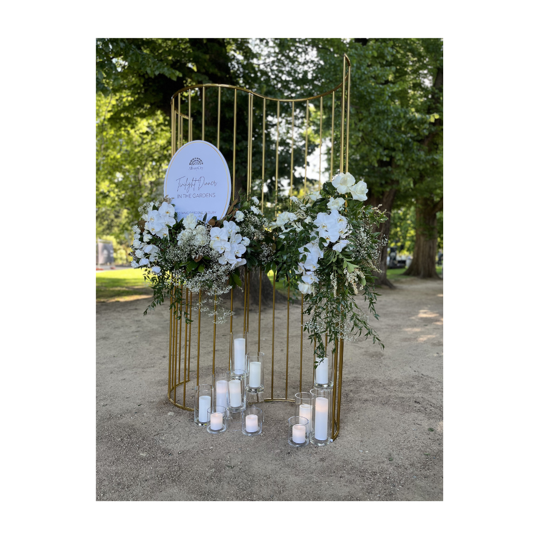 Vivi frame w’ flowers
